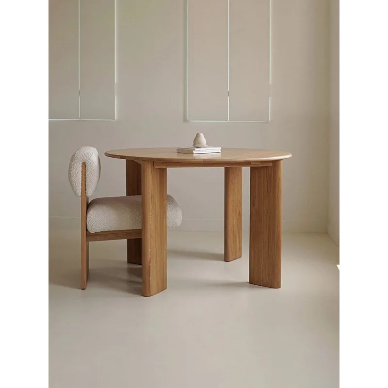 طاولة مستديرة من الخشب الصلب على الطراز الياباني، شقة صغيرة منزلية، طاولة طعام حديثة وبسيطة