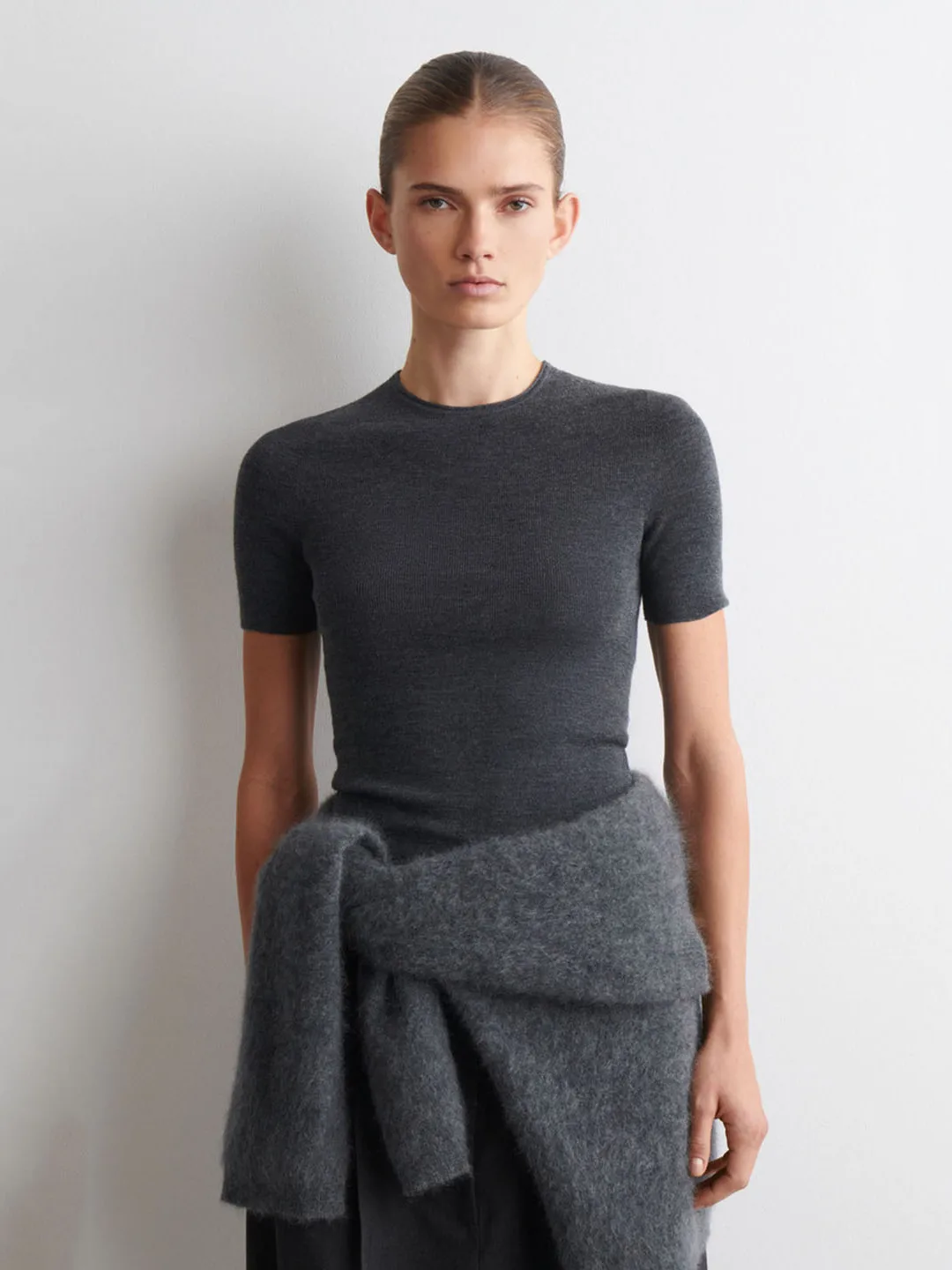 

Women's Slim Fit round Ne ort Sve Knitted Wool T-irt Casual Sle Top ey Color Commute Inner Wear Spring New Arrival