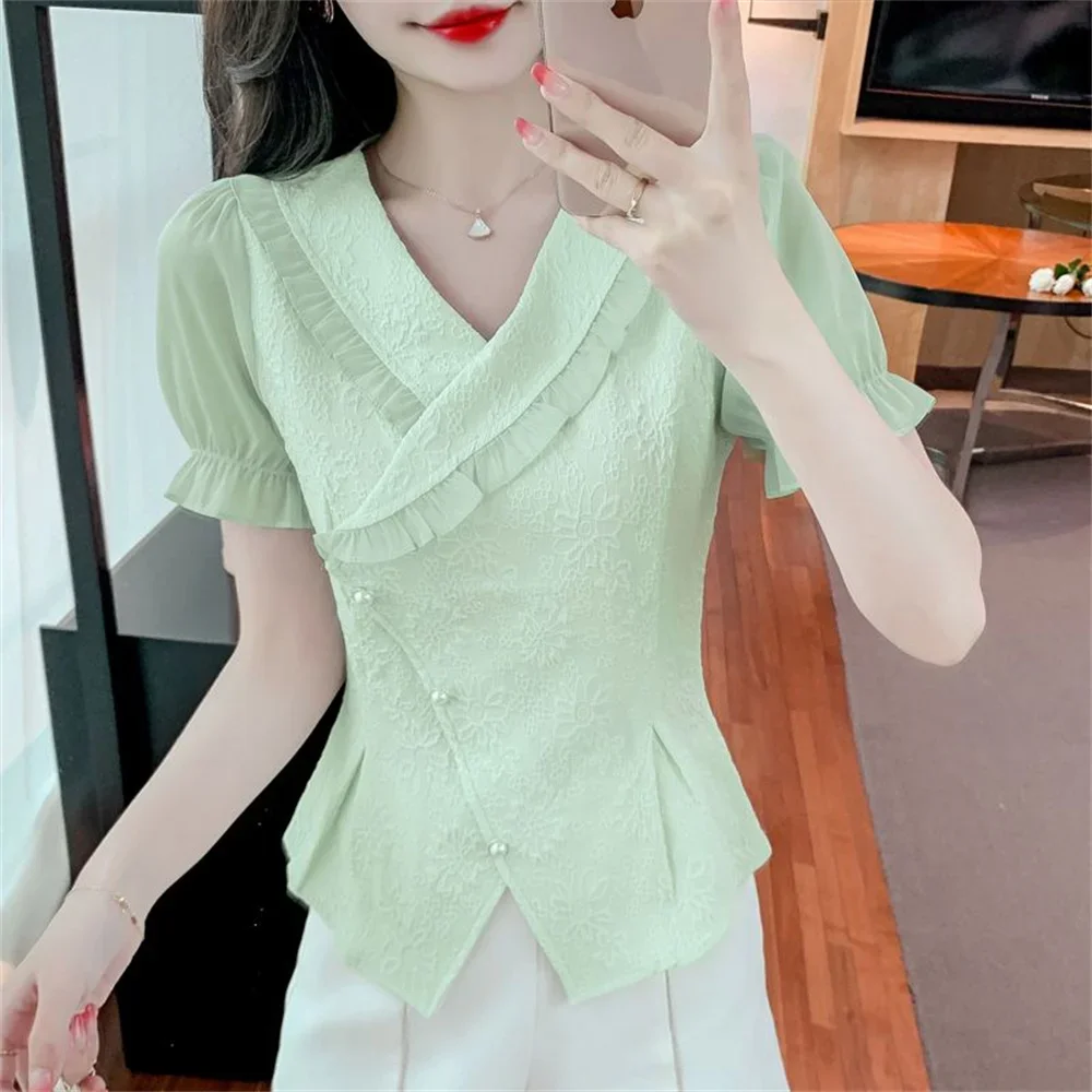 بلوزة نسائية أنيقة مكشكشة بأزرار غير متماثلة ملابس نسائية لصيف 2025 بلوفرات غير رسمية جديدة قمصان مكتب للسيدات