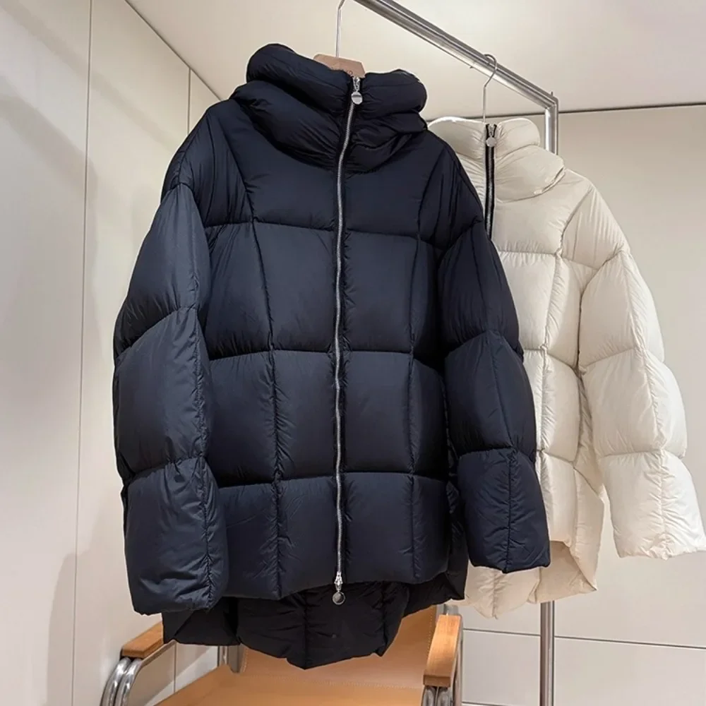 النساء 2025 الخريف الشتاء سميكة الأبيض بطة أسفل سترة نمط جديد خفيفة للغاية كريم نفخة مثل سستة الخبز معطف فضفاض غير رسمي