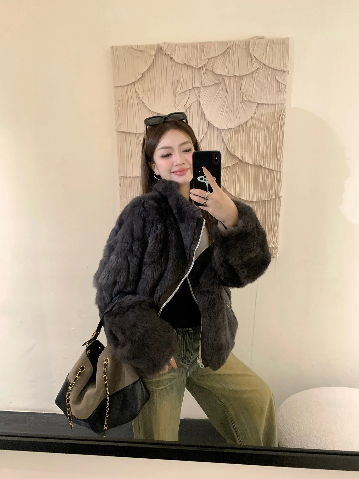 両面着用可能なラビットファーレザーコート レディース新作冬用ファーアウター Aeo 高級感 隠れた二重解釈