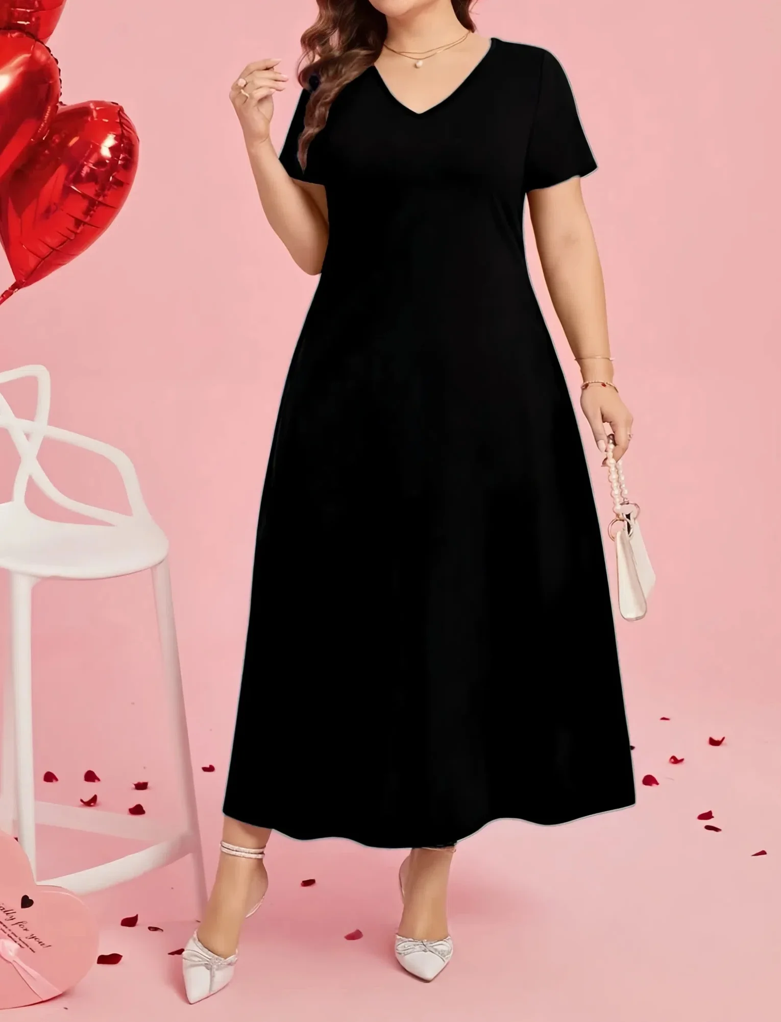 فستان نسائي أسود بأكمام قصيرة ورقبة على شكل حرف v مقاس كبير 2025 نمط جديد مقاس كبير MM يبدو نحيفًا مع جيوب فستان طويل غير رسمي على شكل حرف a