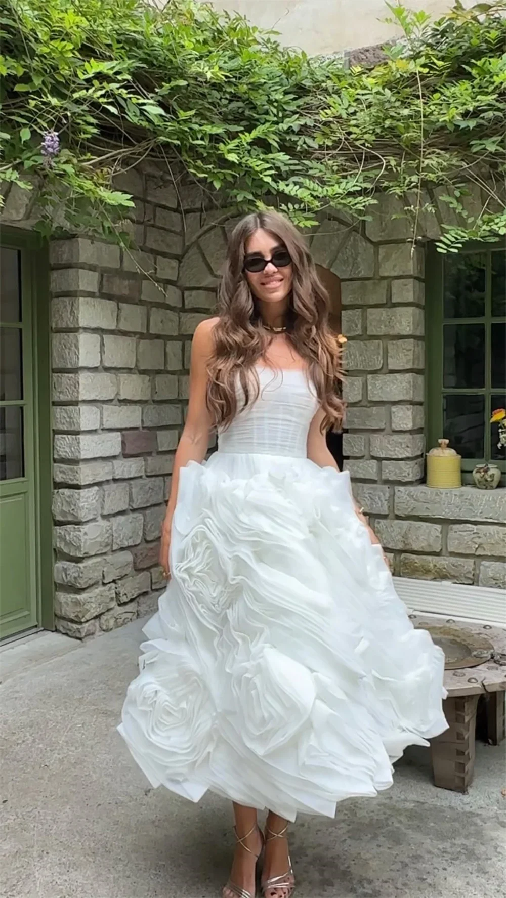 

Customized 2026 New Elegant White A-Line 3D Floral Pleated Women's Wedding Dress Backless Sleeveless Sexy Party Bridal Gown