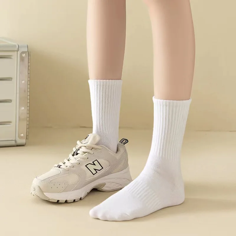 5 Pairs Men\'s Sports Socks Black White Thin Breathable Moisture Wicking Crew Socks Unisex Casual Spring Summer Socks