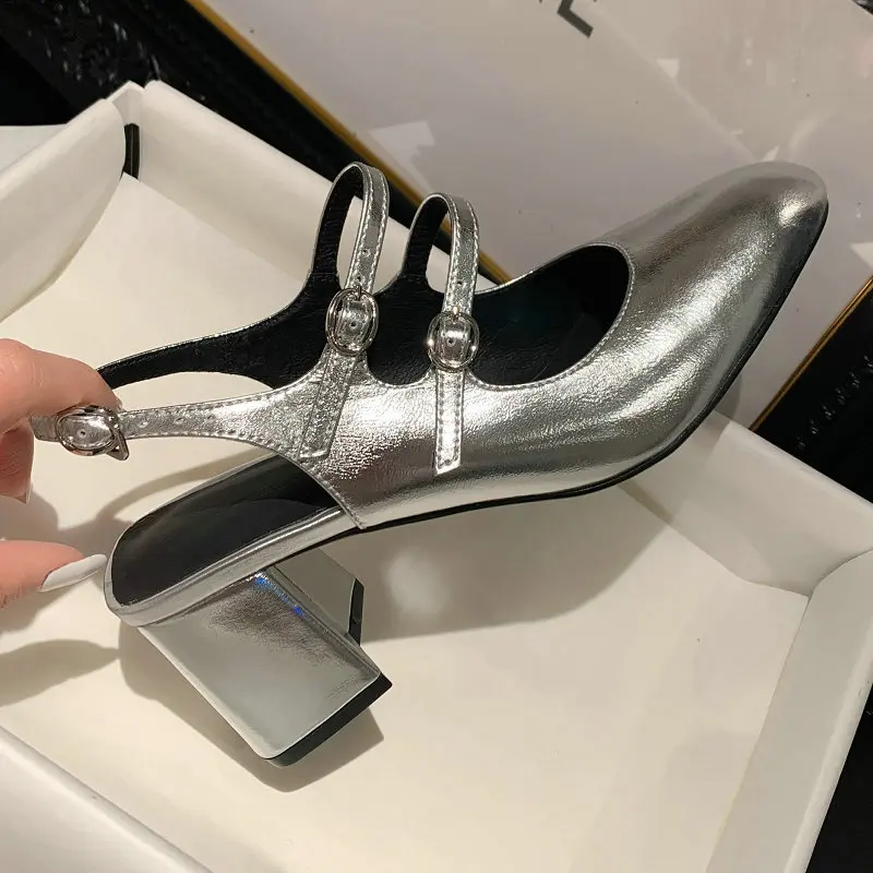 

Туфли-лодочки женские из натуральной кожи, серебристые блестящие туфли с закрытым носком, с ремешком и двойной пряжкой, на массивном высоком каблуке, большие размеры 41