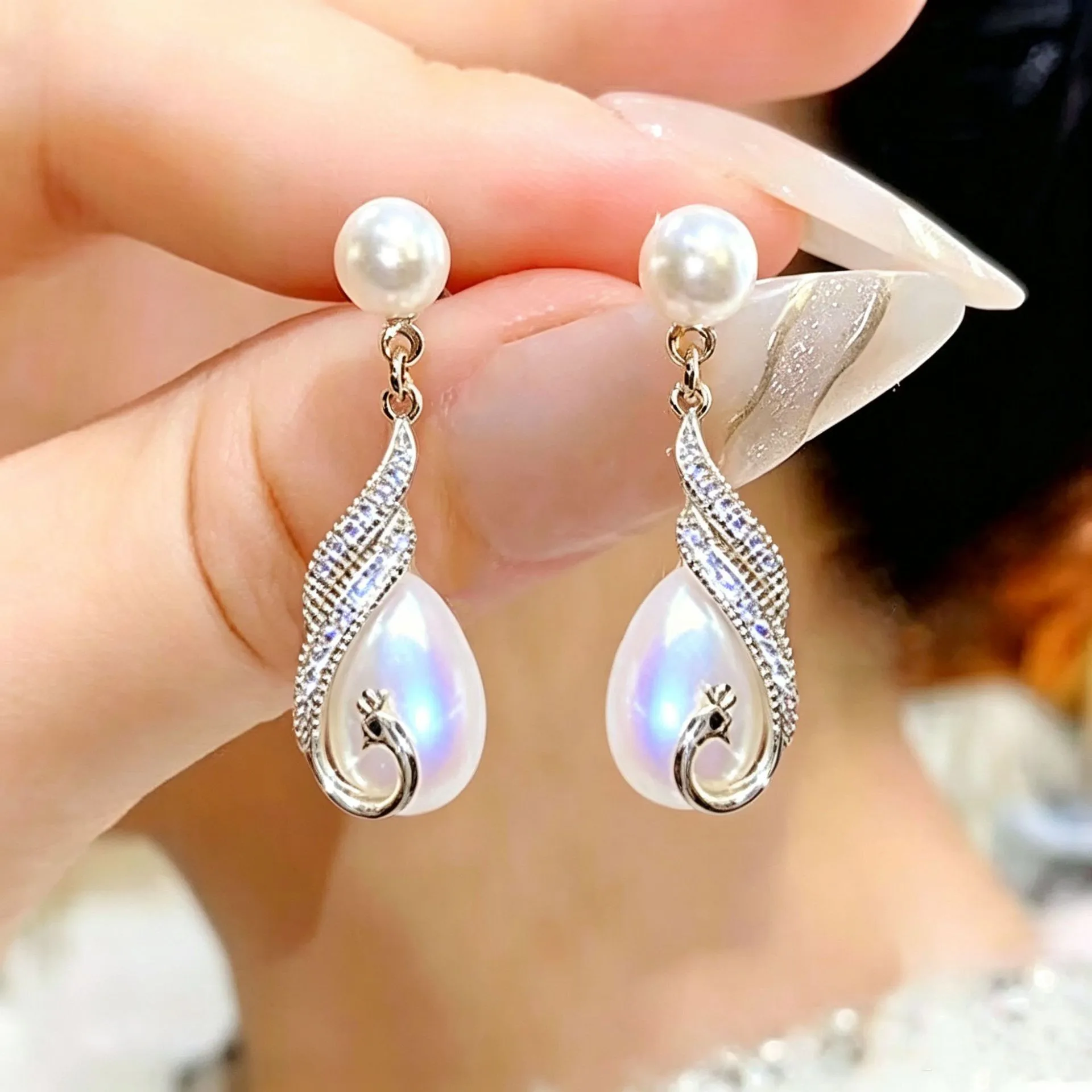 Fashion Water Droplet Imitation Pearl Dangle Earrings for Women Exquisite Rhinestones Peacock Shape Drop Earrings Jewelry Gifts