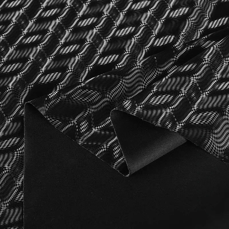 

Черная кожаная ткань с динамическим легким волнистым узором для куртки и брюк, эластичная водонепроницаемая глянцевая ткань из искусственной кожи, шитье своими руками по метрам