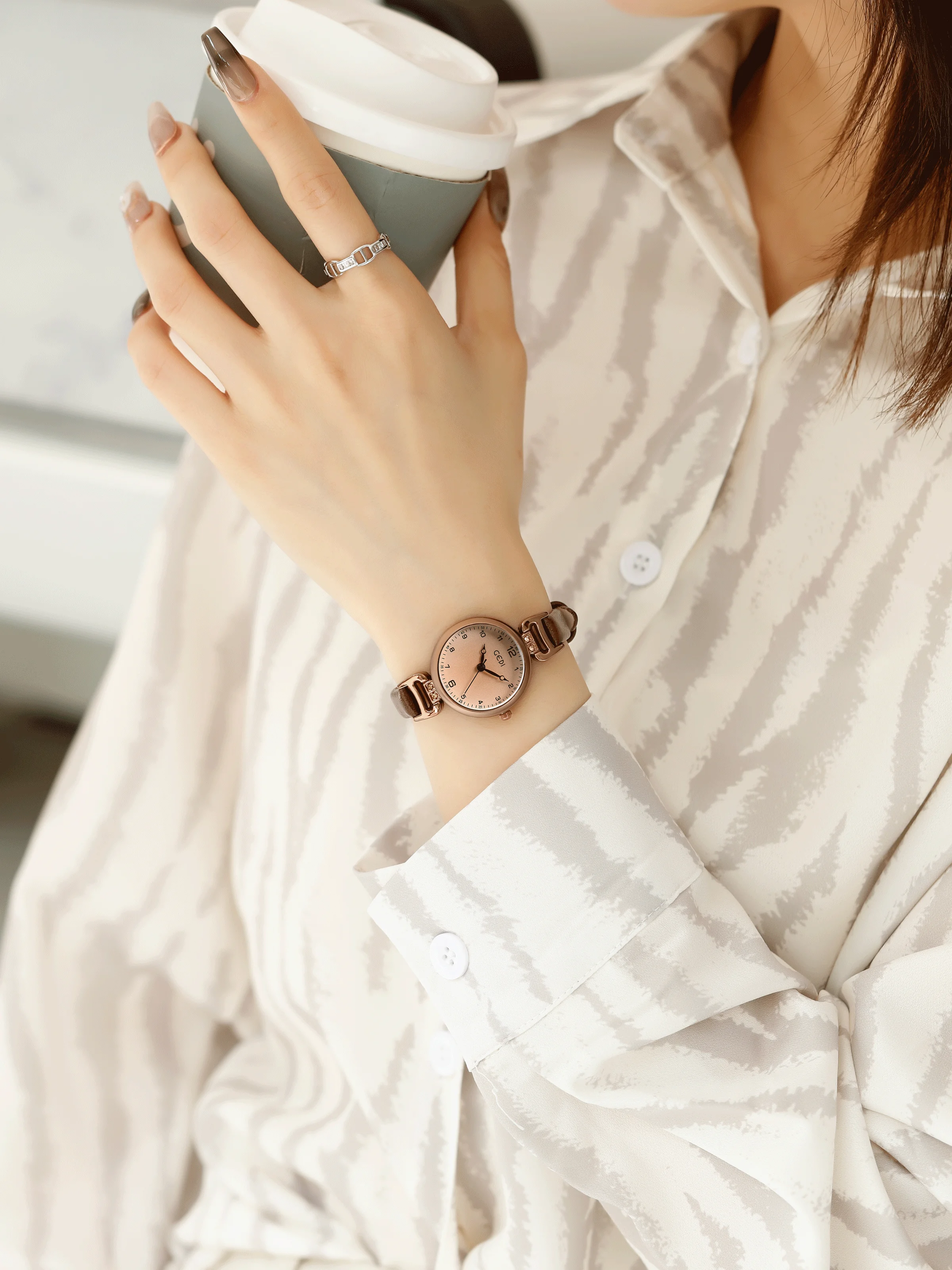 

Watch for women, student, small and exquisite ladies' watch, luxury retro, simple small dial, high quality luxury watch