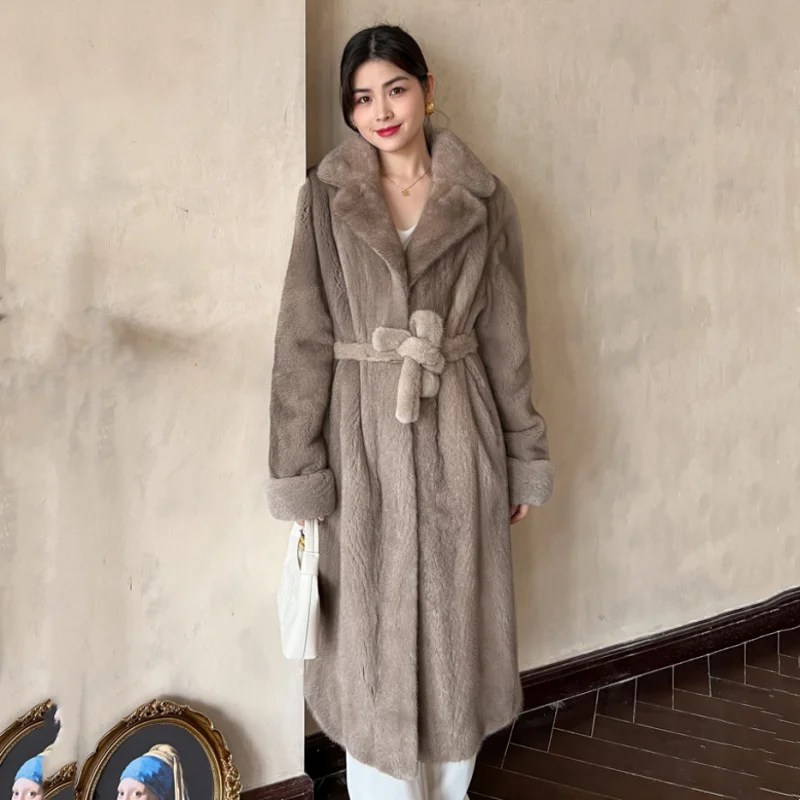 Новая модная женская шуба из натурального