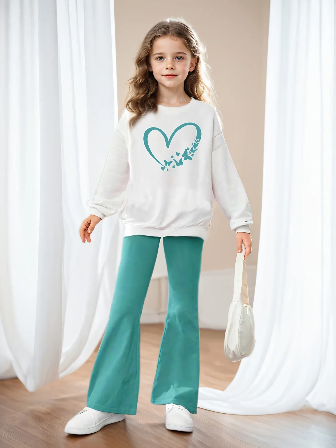 Frühlings- und Herbst-Outfit für Mädchen: Weißes Sweatshirt mit Rundhalsausschnitt + blaugrüne Schlaghose, zweiteiliges Set, Kinderkleidung mit Herz- und Schmetterlingsdruck, geeignet für Kinder ab 3 Jahren, lässig und vielseitig. – Detail 3