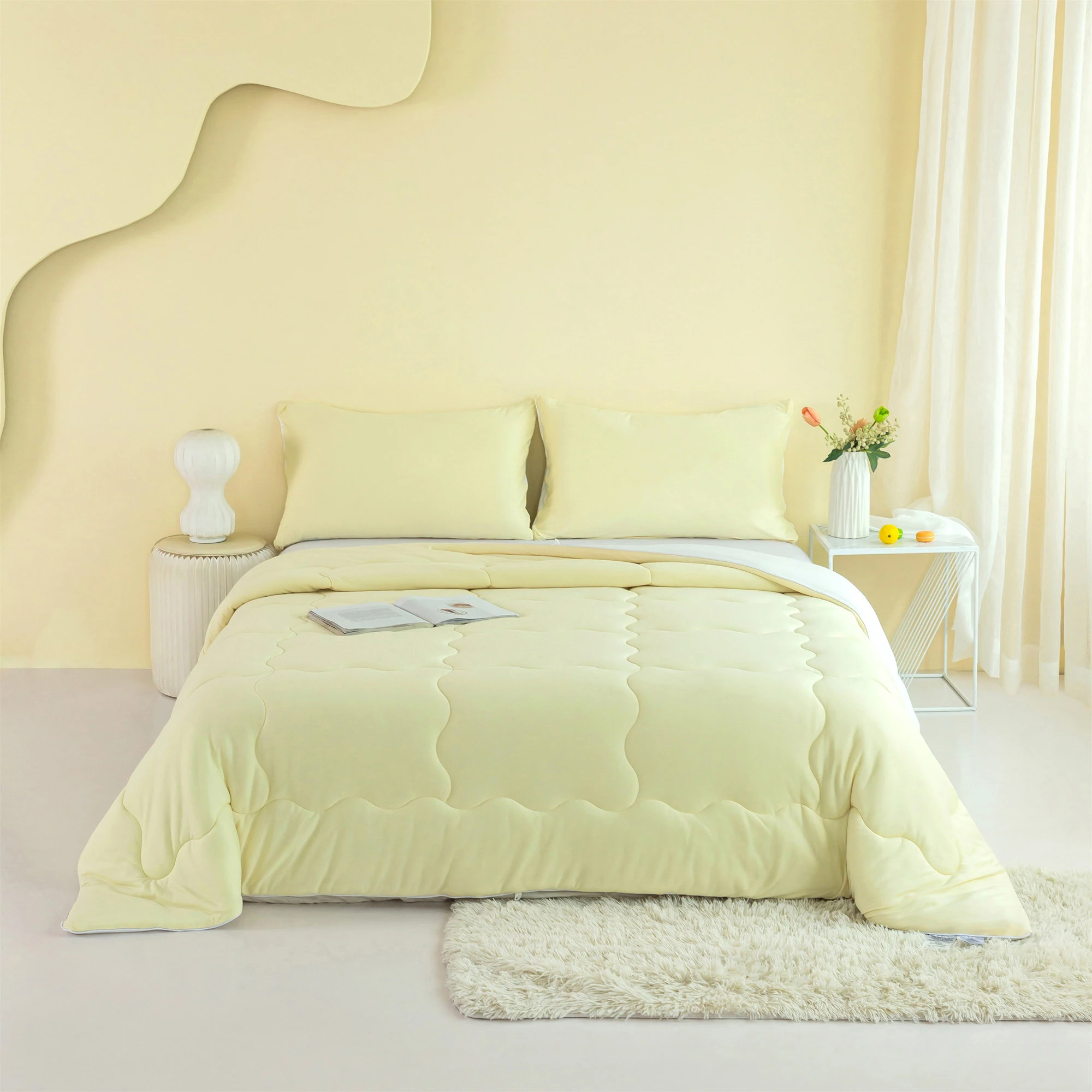 

Yellow and white King Bed Ultra-Soft Reversible Warm Comforter Set Breathable Bedding Down Alternative with 2 Pillowcase