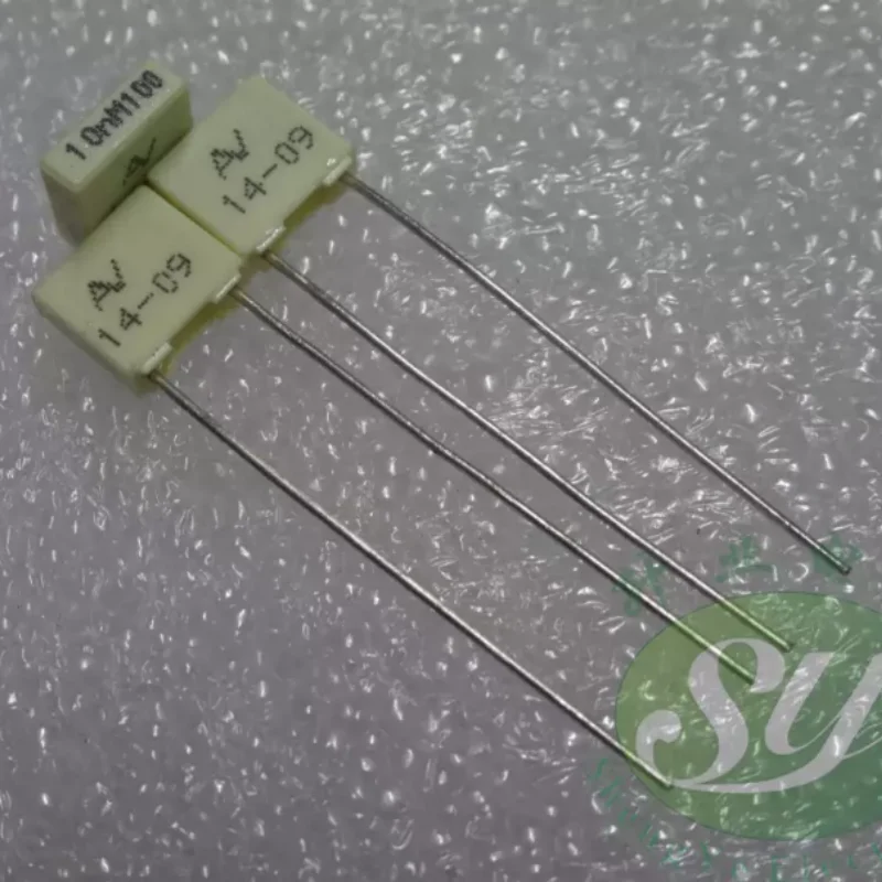 10pcs-100pcs Italian AV R82 0.01uf/100V 10nf 103 brand new copper pin film capacitor with AV lettering next to it