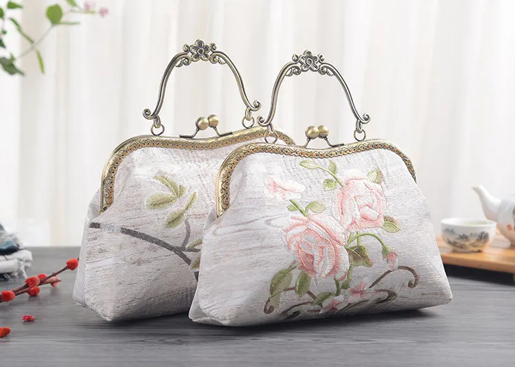 Lady Handmade Fabric Floral Embroidery Vintage Evening Handbag Women Fashion Chinese Traditional Victorian Luxury Messenger Bag