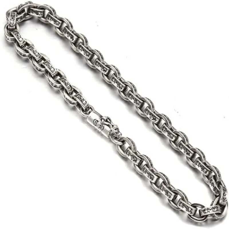 قلادة وسوار فضي اللون، منقوشة بأنماط وتصميم مشبك توقيع عام 1995. #2