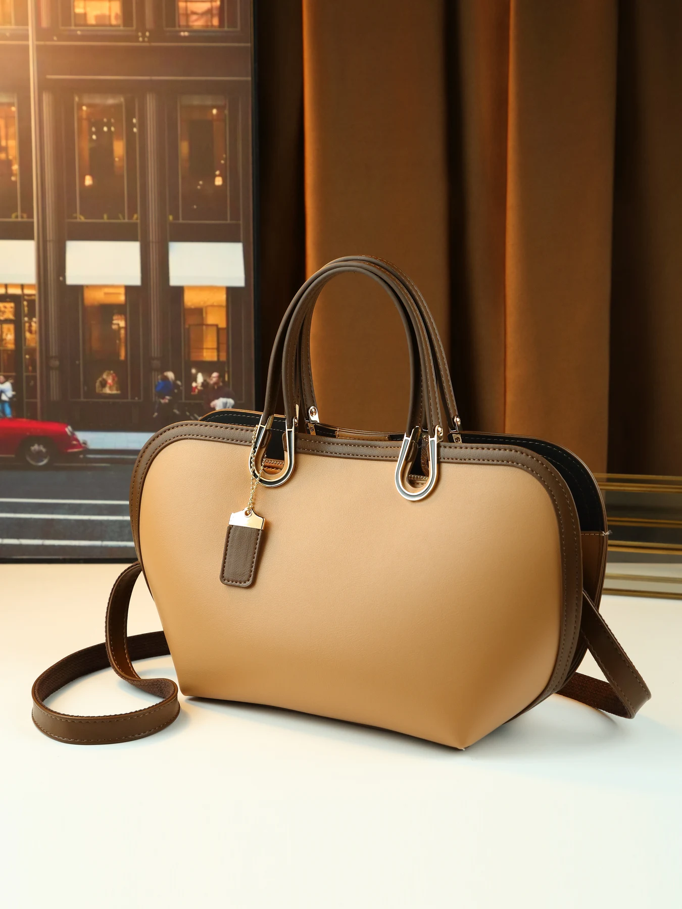 

Fashion temperament Versatile women's handbag Casual contrasting color design Large capacity shell bag
