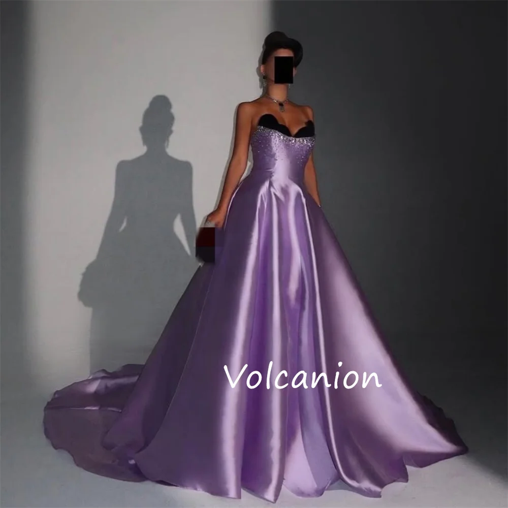 فساتين طويلة مخصصة رائعة من Charmeuse مطرزة على شكل حرف A بدون حمالات مناسبة مخصصة بجودة عالية