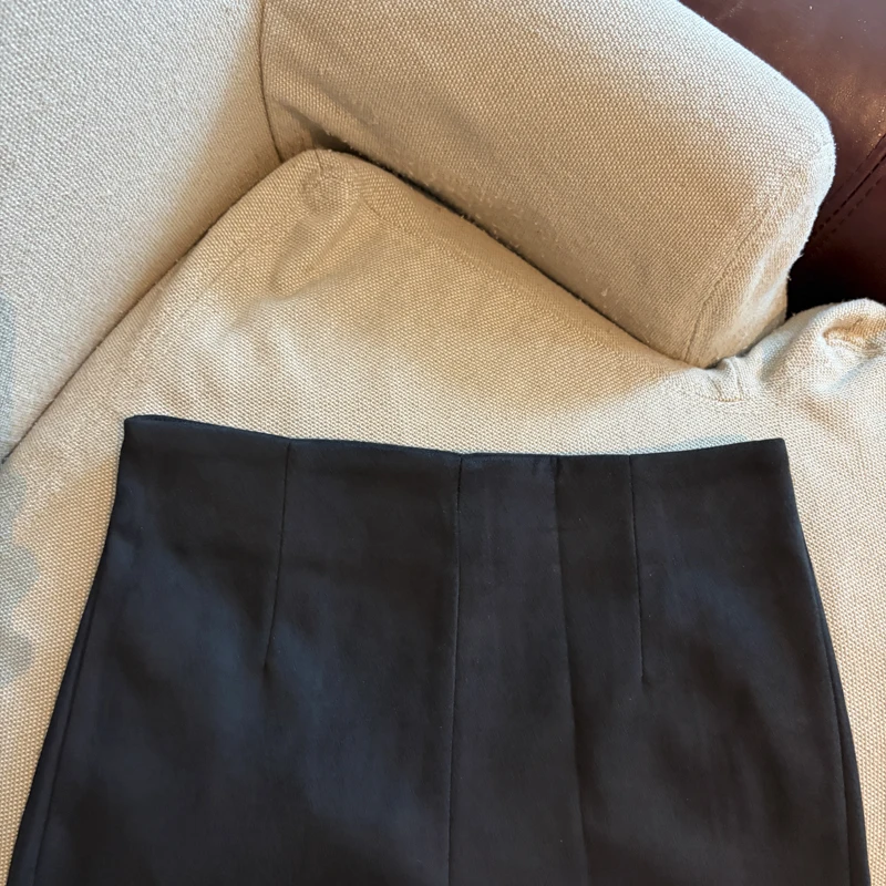 Solid Color 2026 Autumn and Winter New Minimalist High Waist Holiday Shorts Femininity Versatile Casual Fashion Short Pants