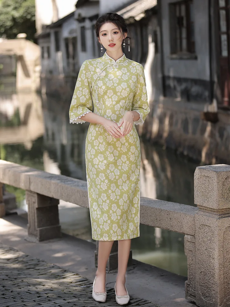 Chinese Women Flare Sleeve Cheongsam Elegant Side Eight Button Chenille Qipao Dresses