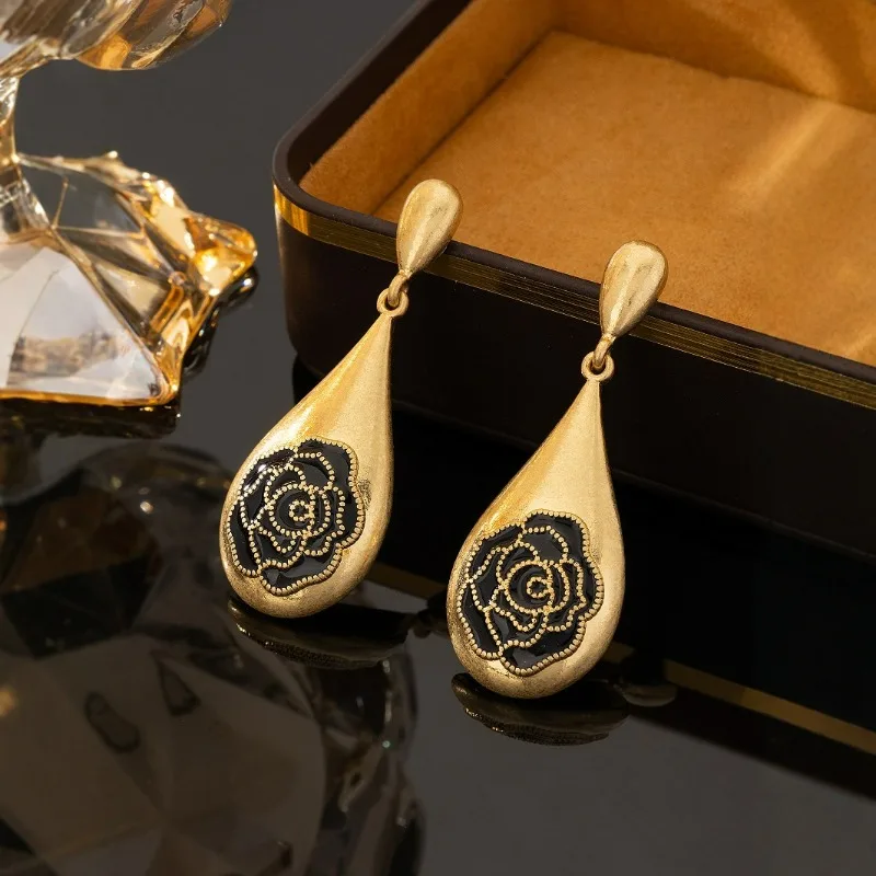 

Autumn Winter New Medieval Vintage French Retro Temperament Versatile Droplets Enamel Glaze Black Rose Flower Dangle Earrings