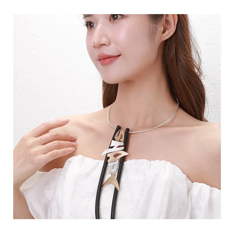 

Round Collar Popular Jewelry for Metal Fish-shaped Contrasting Color Simple Wind Personalized Women's Alloy Short Necklace