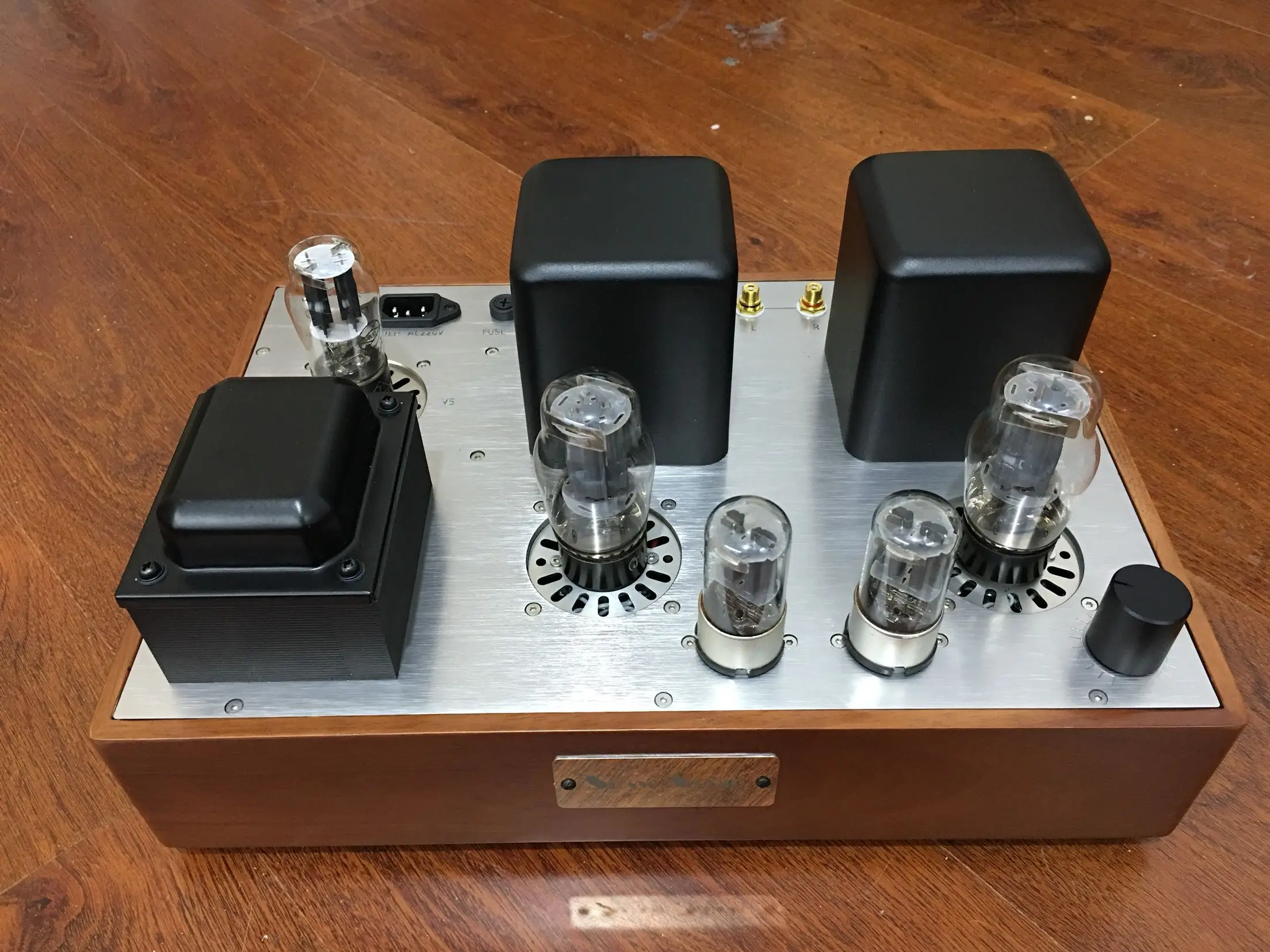 

SHAW AUDIO 6W*2 Standard version 6SN7--6L6/6P3P single-ended amplifier, frequency response: 10HZ~43.5KHZ ±0.5DB