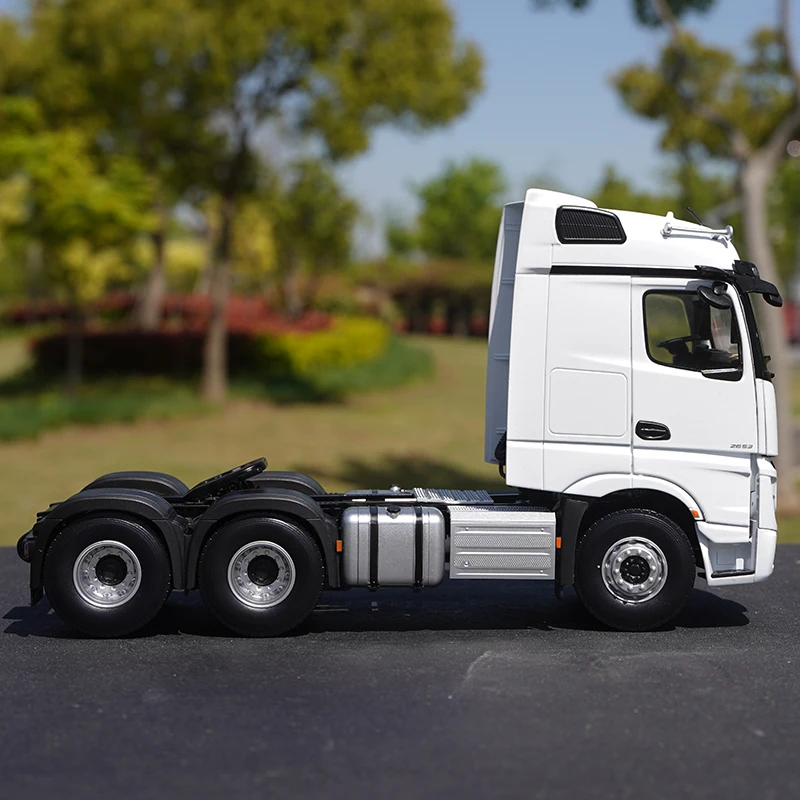 

1:24 оригинальная модель грузовика из сплава тягача Benz Actros