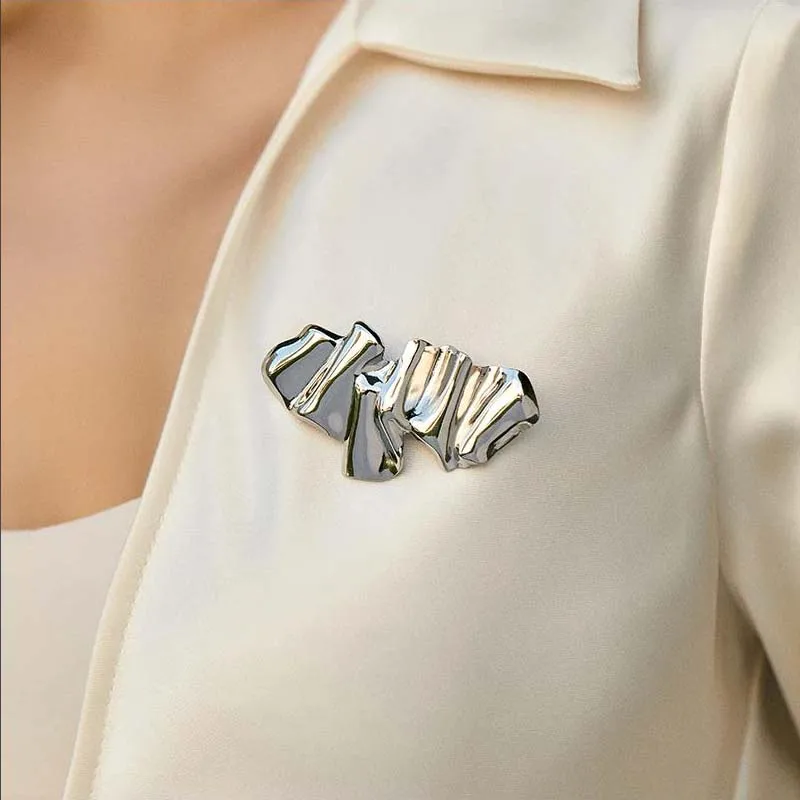 Fashion Metal Irregular Pleated Brooches for Men Women Punk Gold Color Geometric Personality Sweater Brooch Jewelry Accessories