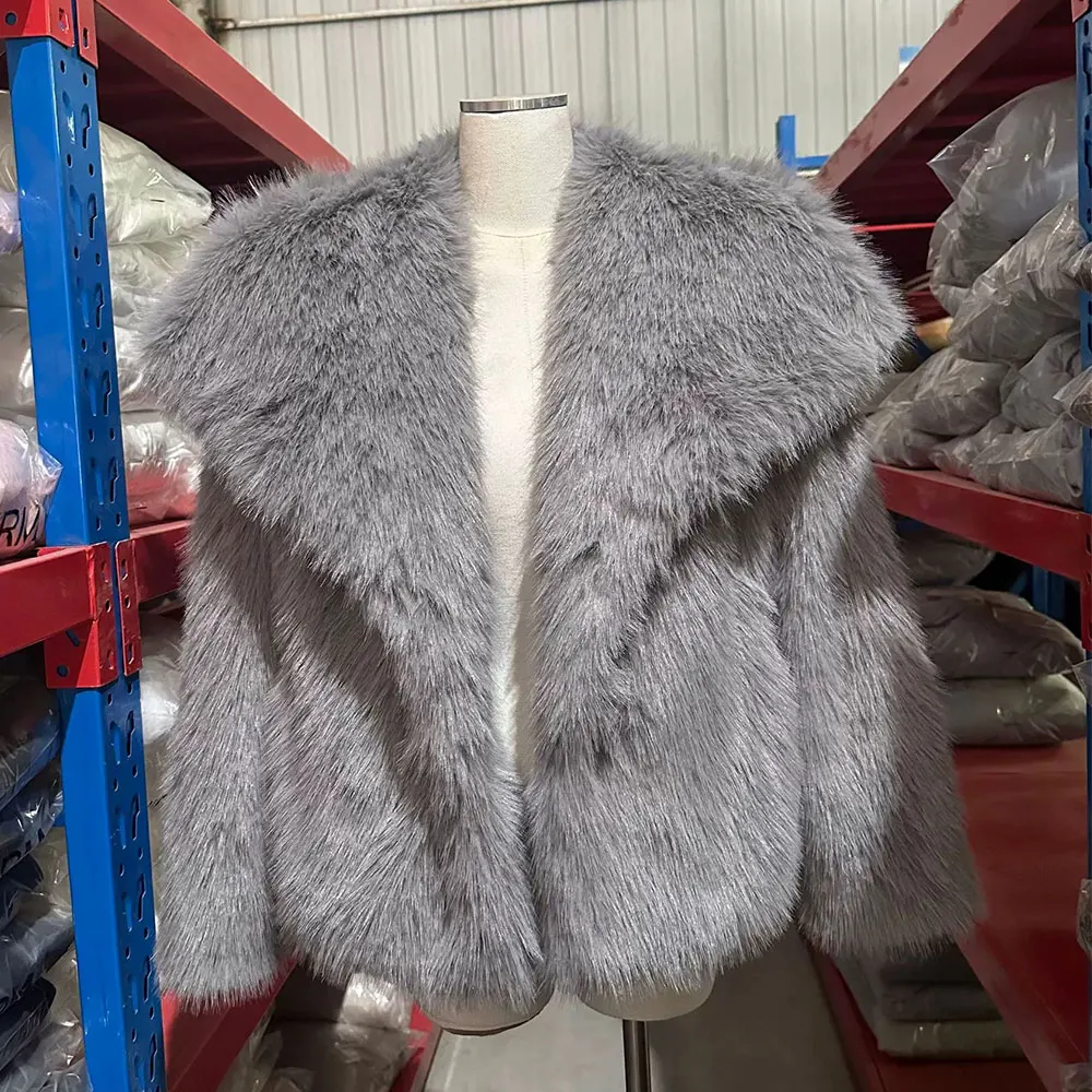 Casaco de inverno feminino de luxo 2025 gola grande fofo pele sintética jaqueta de pelúcia vintage solto curto outerwear para o sexo feminino