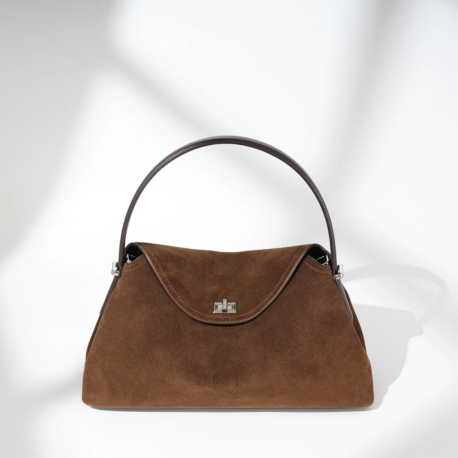 

Unique Party And Shopping Bag For Women With Classic Vintage Look And Practical Features As A Stylish Diaper Bag