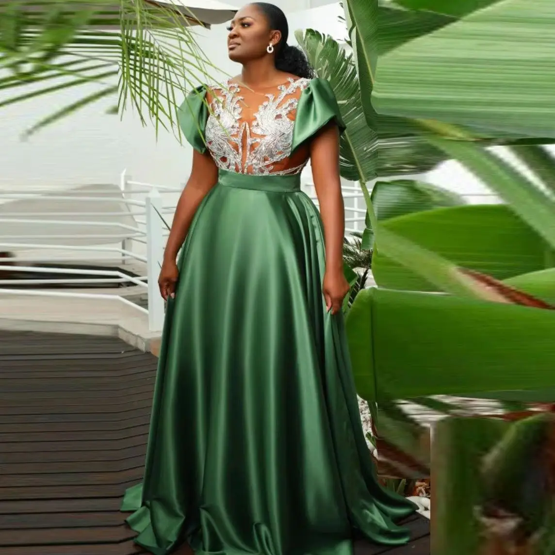 

Green Plus Size Formal Party Dress A Line Evening Gowns Short Sleeves Black Girls Prom Dresses African Women Lace See Through