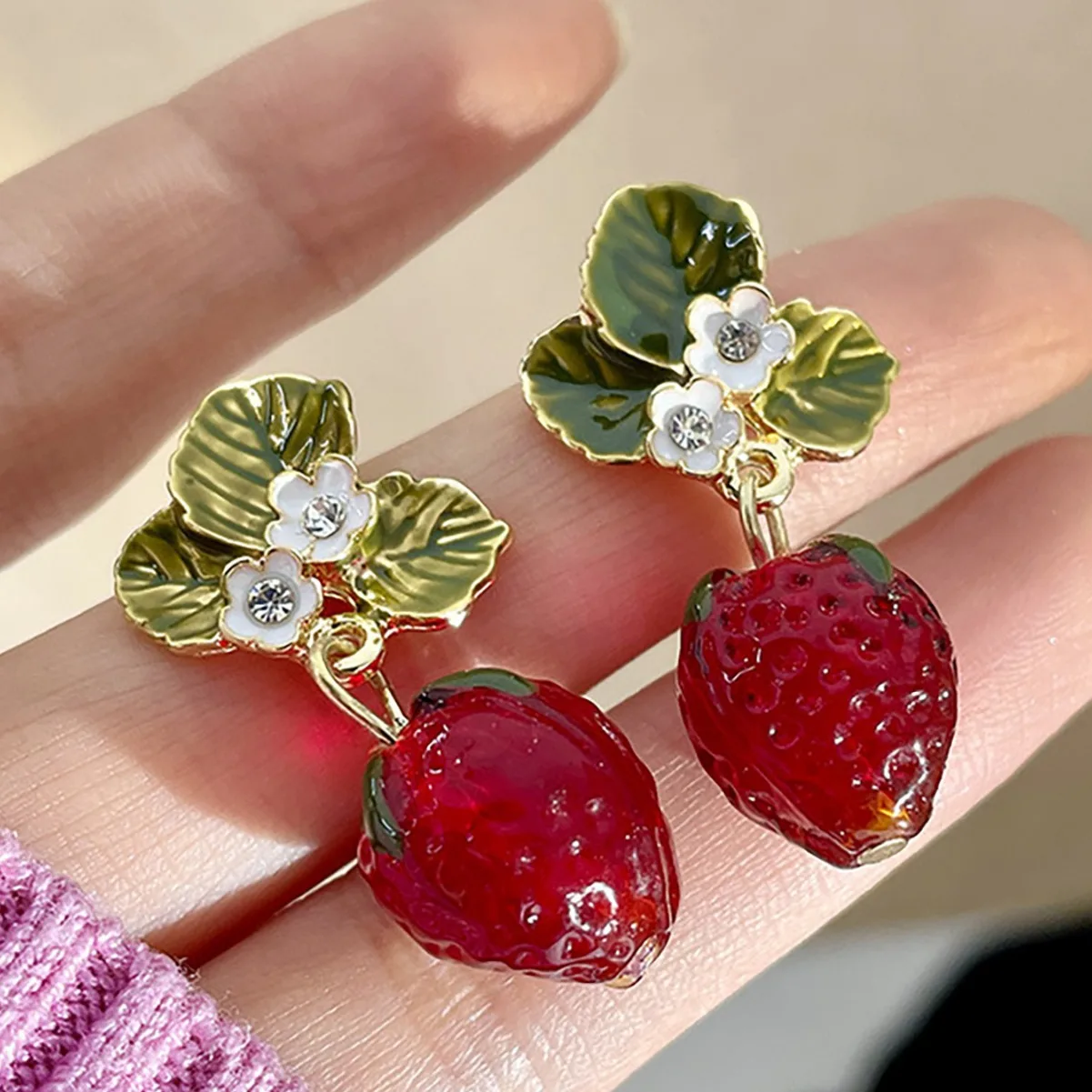 

2PC Women's New Fashion Trend Personalized Strawberry Earrings Outdoor Travel Carnival Banquet Party Holiday Dressing Gifts