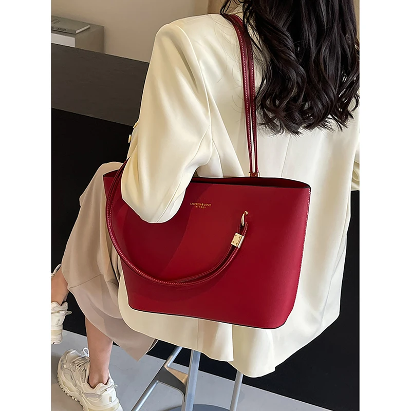 French Large Capacity Commute Tote Bag Women\'s 2024 New Fashion Bridal Wedding Bag Leather Texture Casual Portable Shoulder Bag