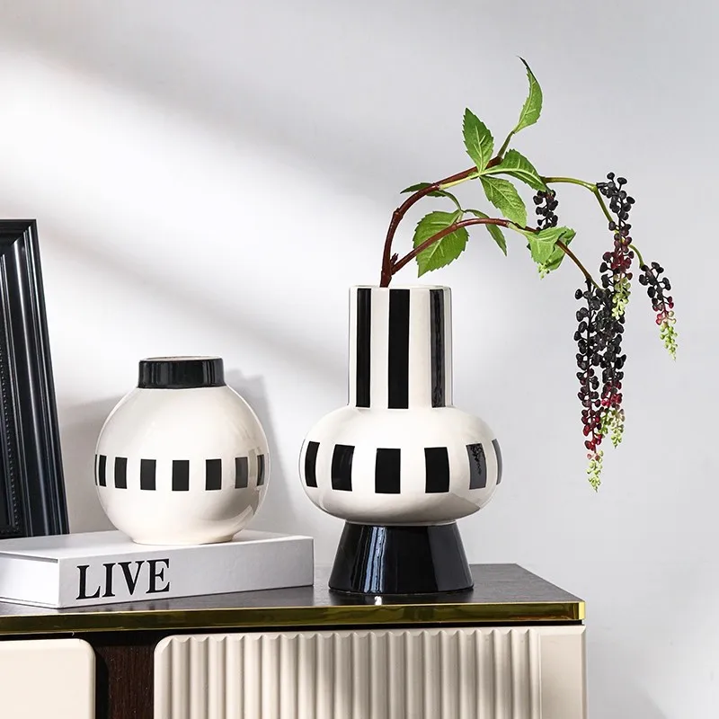 Simple Black and White Checkered Ceramic Vase Art Ornaments for Living Room Flower Arrangement Homestay Decorations