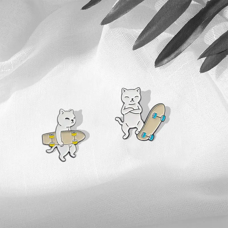 Broche en Émail Personnalisée pour Skateboard, Chat, Cool Guy, Blanc, Noir, Chaton, Danemark ge de Revers, Sac, Dessin Animé, Animal, Bijoux, Cadeau pour Enfants, Ami