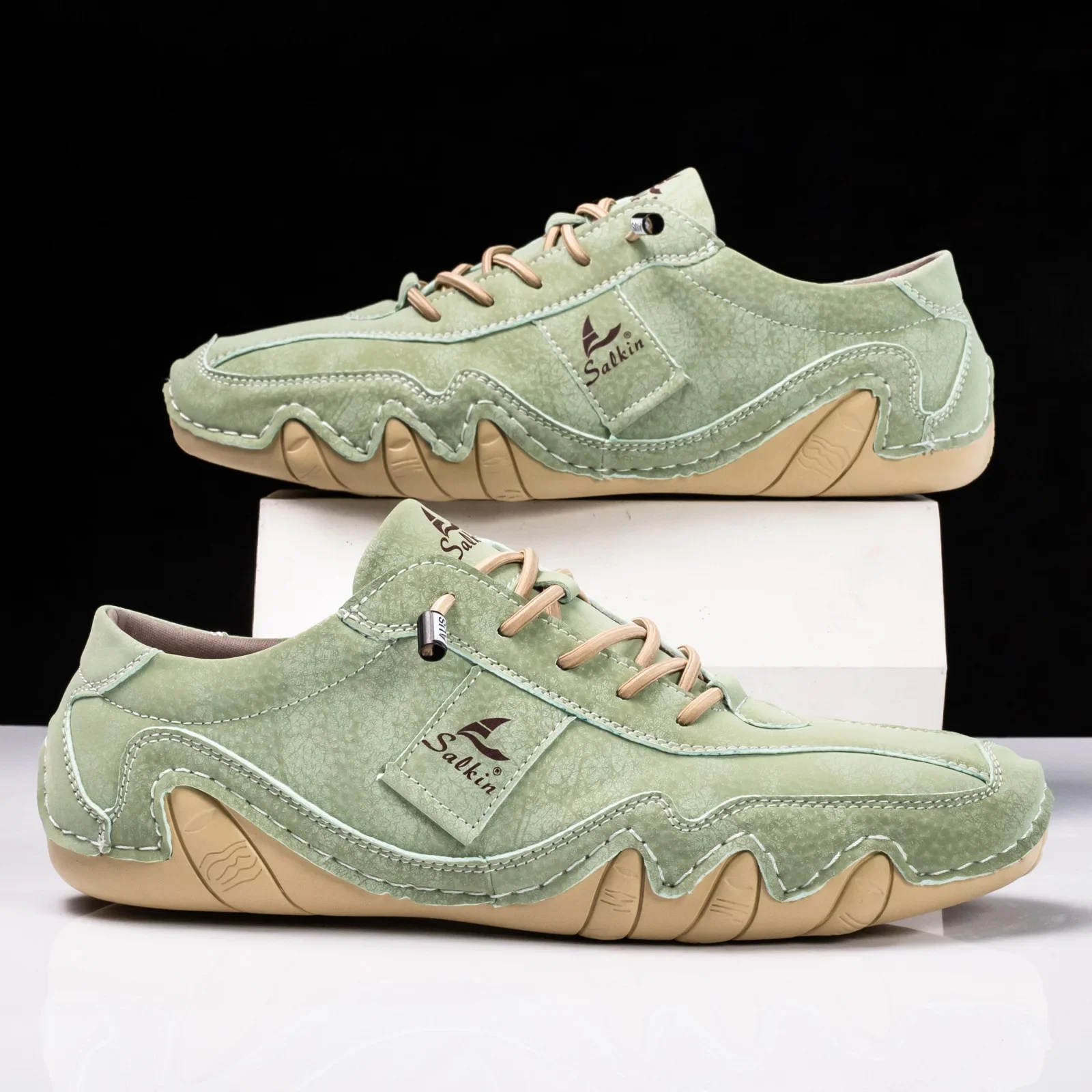 

Новинка 2024, весенняя кожаная повседневная мужская обувь ручной работы, дизайнерские модные кроссовки, мужские лоферы, дышащая мягкая обувь на плоской подошве, обувь для вождения