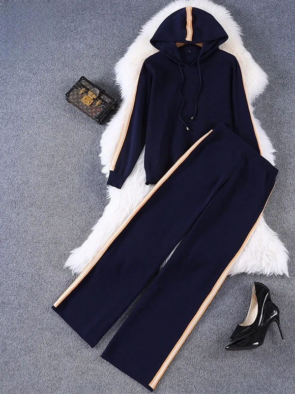 

Вязаный комплект из двух предметов: брюки прямого кроя и худи с длинным рукавом в стиле колор-блок. Новинка весна-осень для женщин.