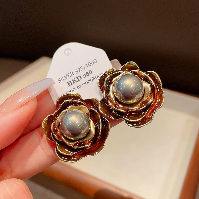 Metal Flowers Dripping Oil Pearl Earrings European And American Style Personalized Fashion Stud Earring Girls Travel Accessories