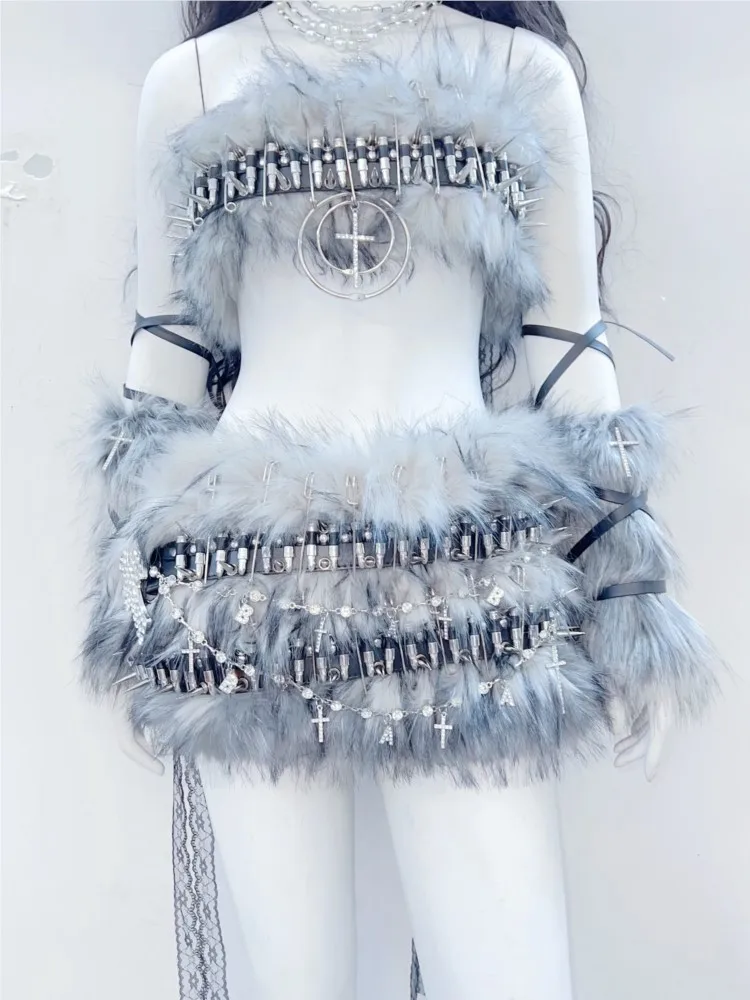MAO Bian's performance riveted band singing waist chain dress