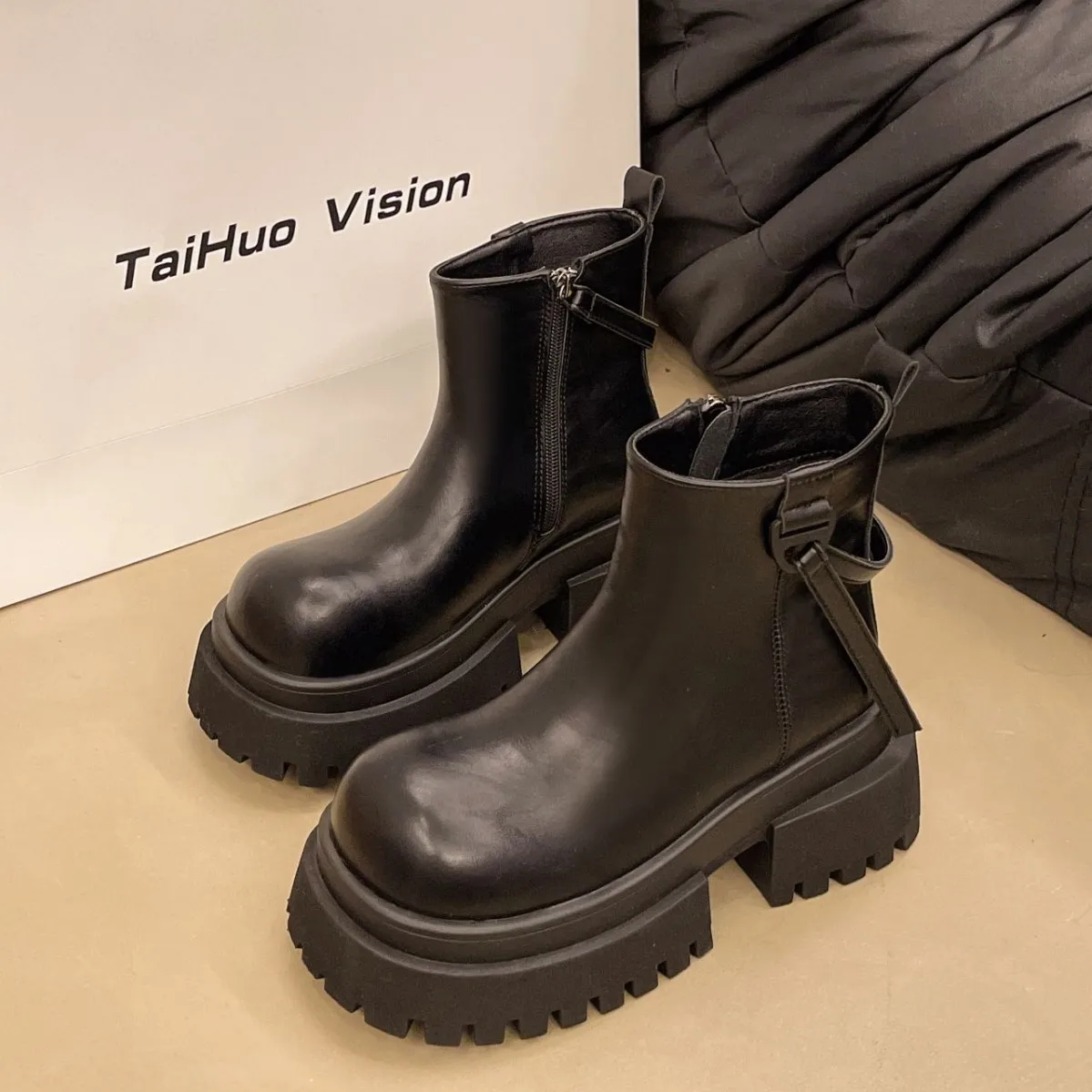 Women's boots 2026 thick soled sponge cake chimney boots English Chelsea boots motorcycle short boots for women