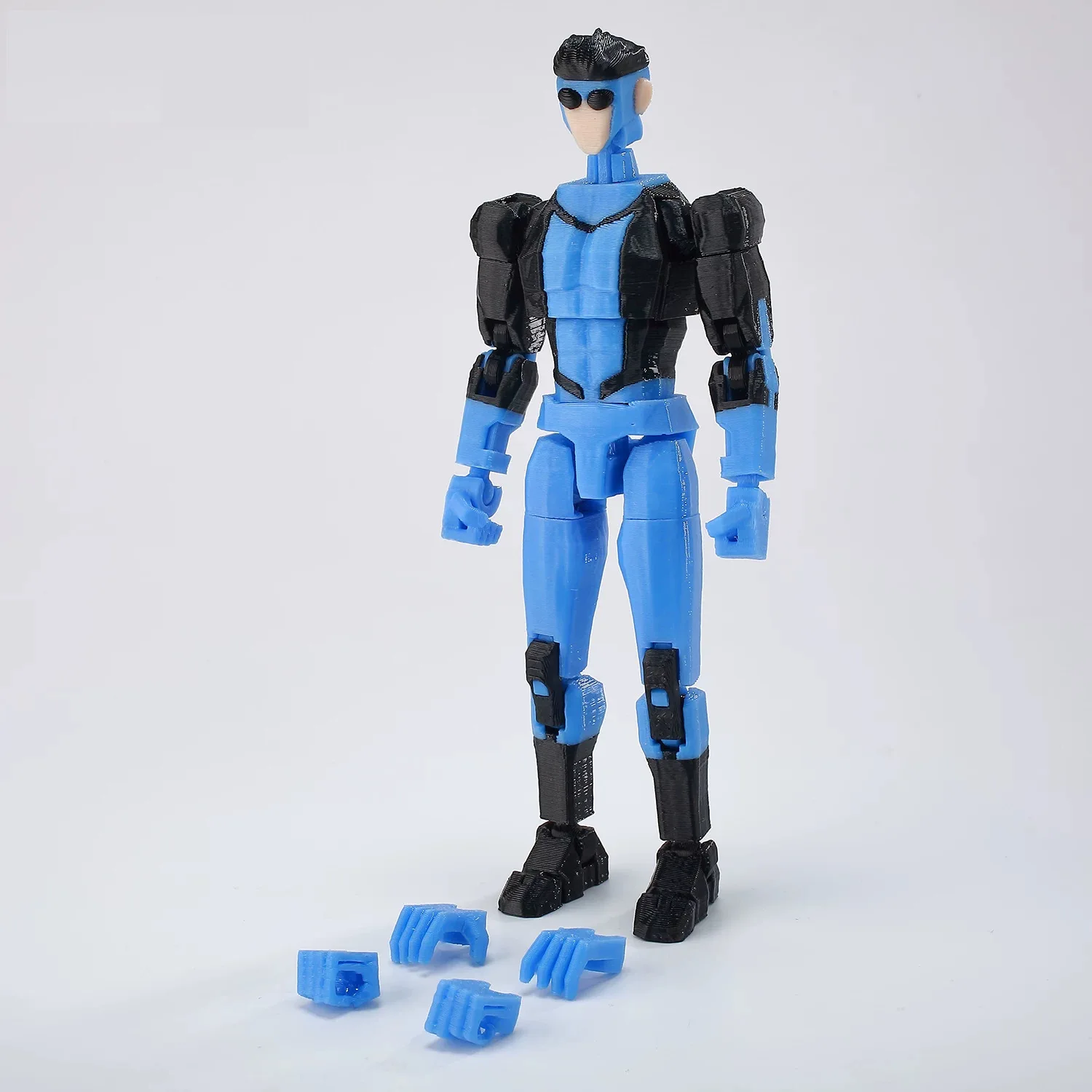 3D-gedruckte, mehrfach bewegliche Puppe, Spielzeugfigur Invincible Young Hero 2.0, blau-schwarzes Modell, fertige Dekoration – Detail 10