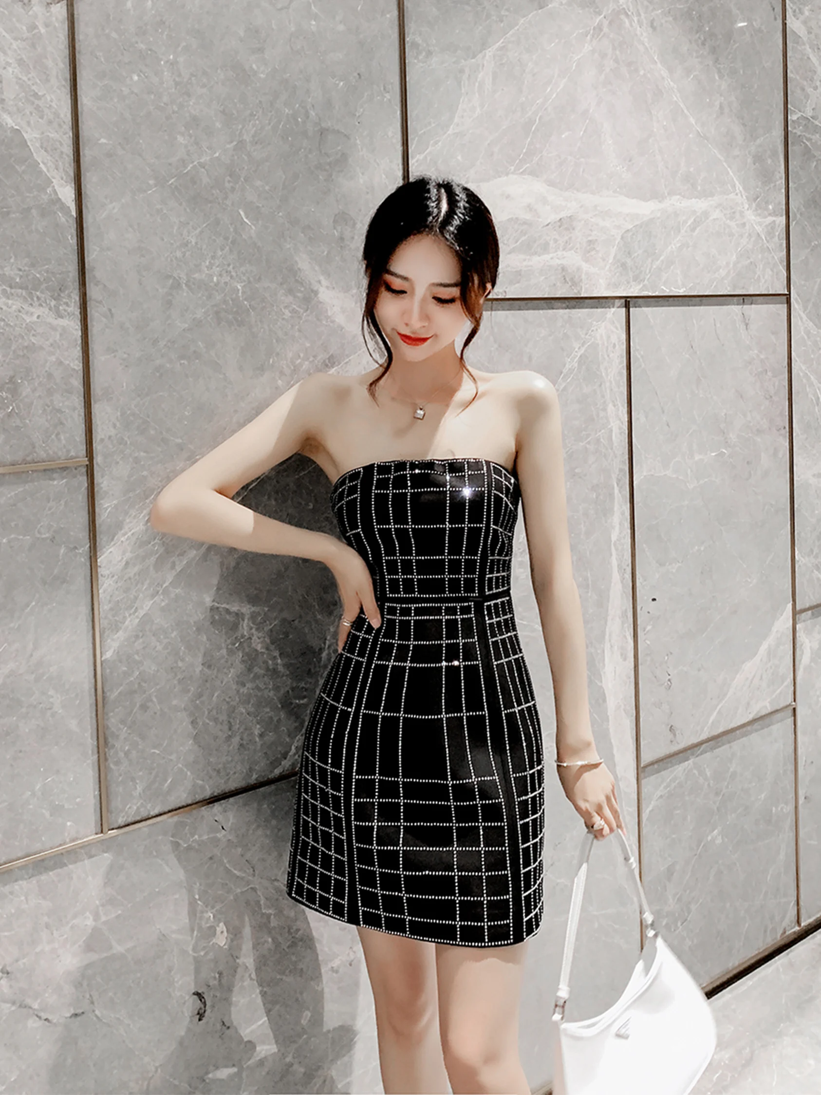 

Сексуальная короткая юбка-карандаш с золотистым декором и стразами, корейский стиль, с цветочным узором, ручной работы, со средней талией