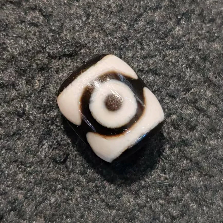 

10 шт. тибетский черный и белый 13*11 мм старая панда 3-глазый агат Тиньчжу ожерелье кулон браслет DIY аксессуар Дзи