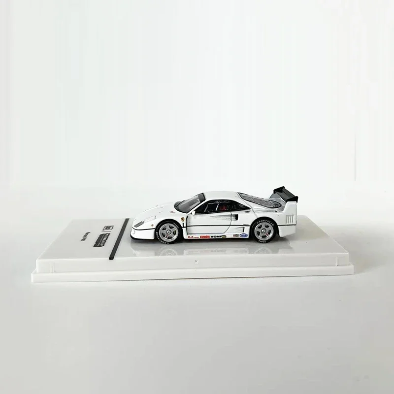 Tarmac Works 1:64 Model Car F40 Lightweight Alloy Die-Cast Sport Vehicle Display -White