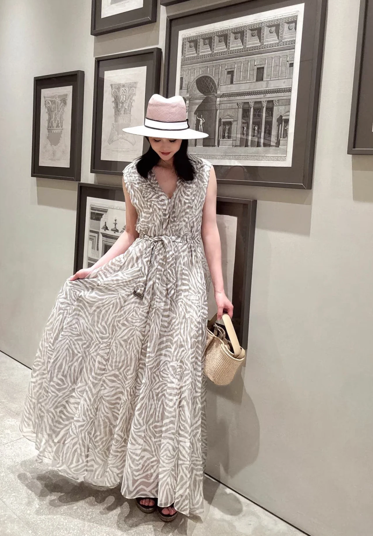 

High Quality Mulberry Silk Clothes V Neck Sleeveless Elegant Printed Dress Fashion Lace-up Big Swing Long Dress