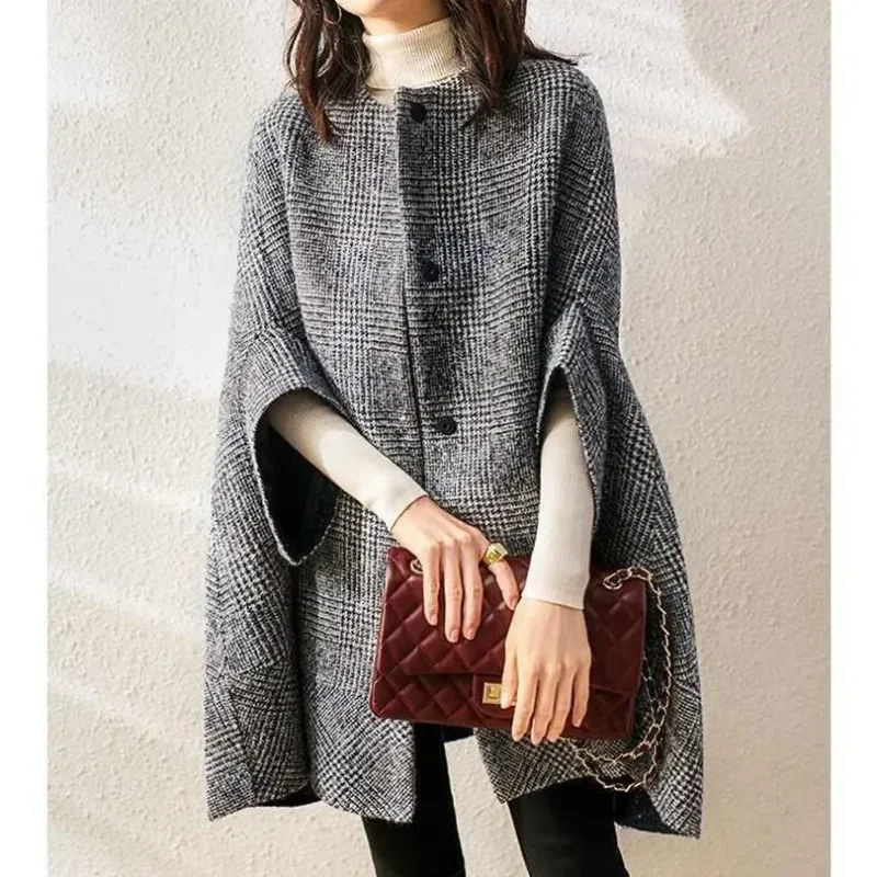 Koreanische Frauen dicke Woll mäntel Rundhals ausschnitt lässig Vollarm Plaid mittellange Strickjacke mischt offenen Stich Herbst Winter 2023