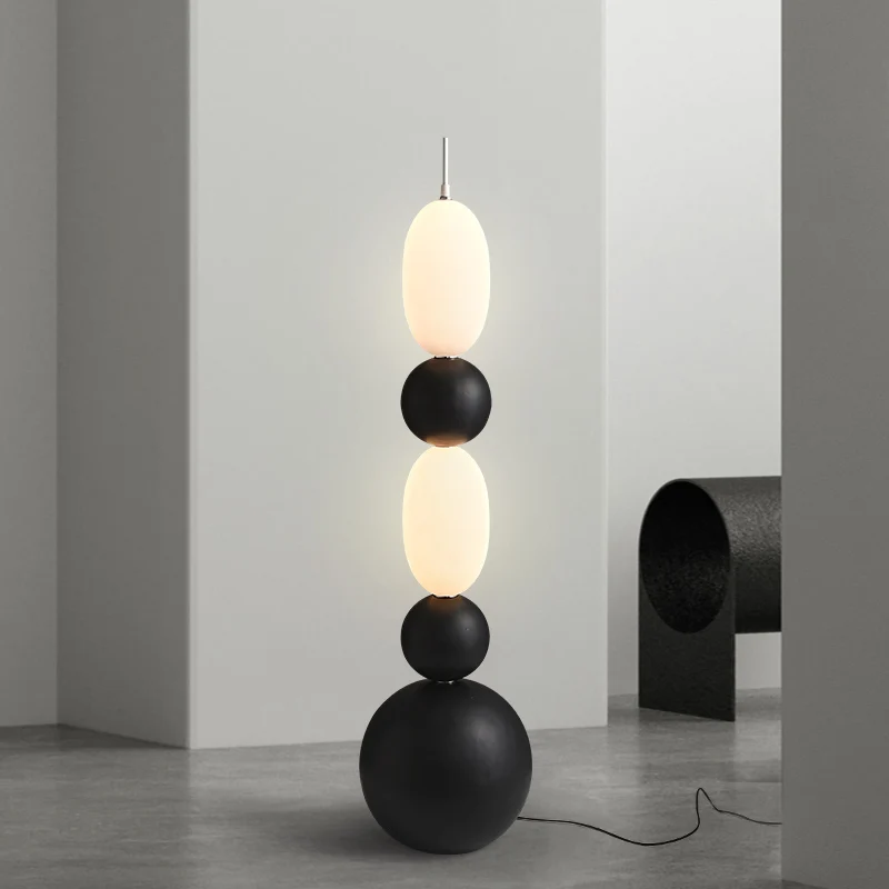 Lampa podłogowa do salonu w stylu włoskiego minimalizmu, postmodernistyczna prostota i ekskluzywna atmosfera dekoracyjna do sypialni i na sofę.