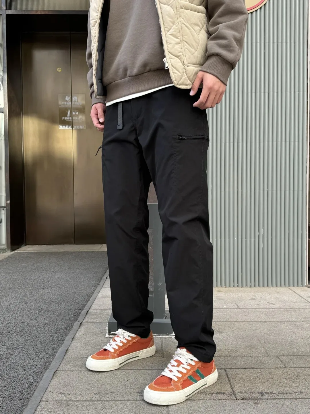 

Мужские весенние повседневные спортивные брюки с карманами на молнии, трехслойные, мягкие, карго, прямого кроя, зауженные, рабочие