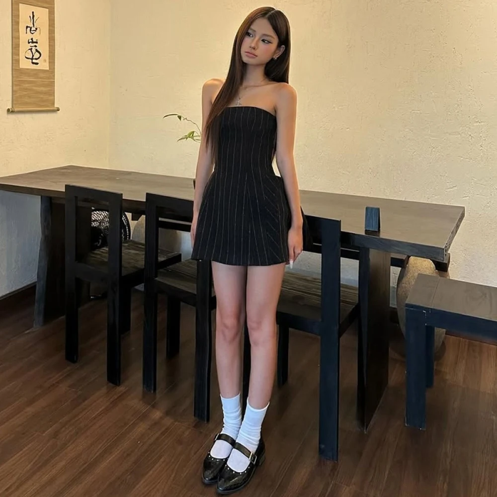 Sukienka mini SylCue w paski, patchworkowa, damska, nowa kolekcja wiosna 2026, wiązana na biuście, bez pleców, bez rękawów, słodka, dziewczęca, elegancka, dopasowana do ciała, w stylu streetwear.