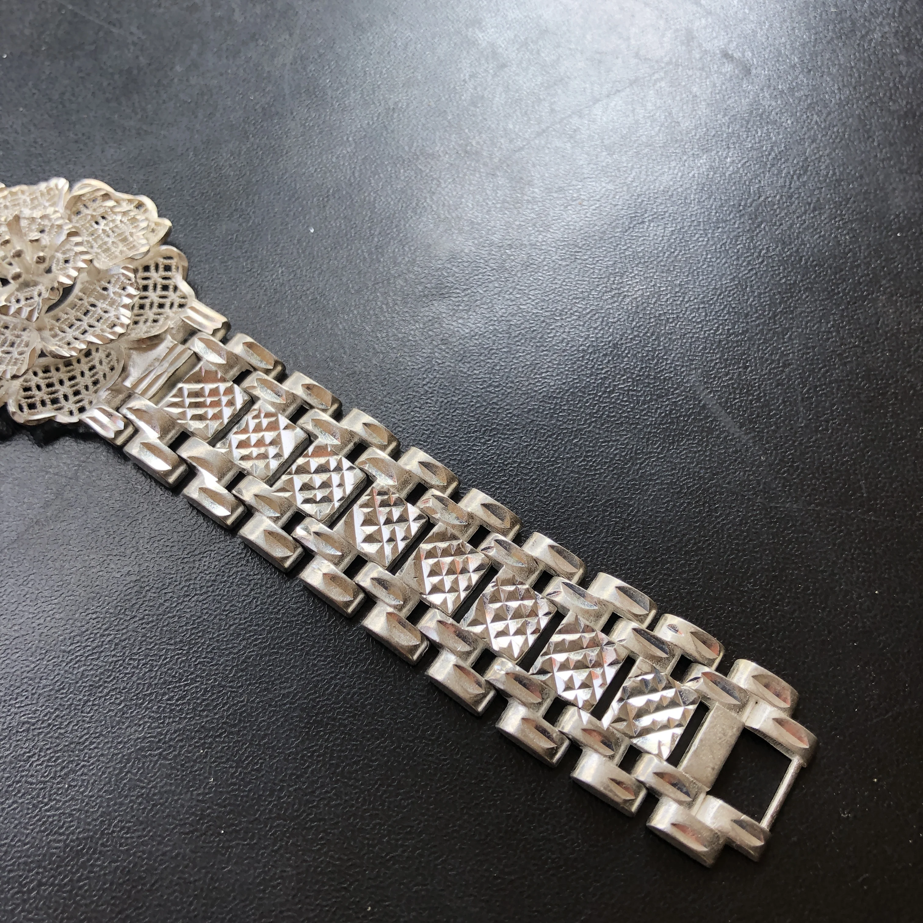 Vintage Tibetan Silver Bracelet Hollow‑Out Filigree Flower Design Textured Link Chain Retro Ethnic Hand‑Carved Wide Bangle State