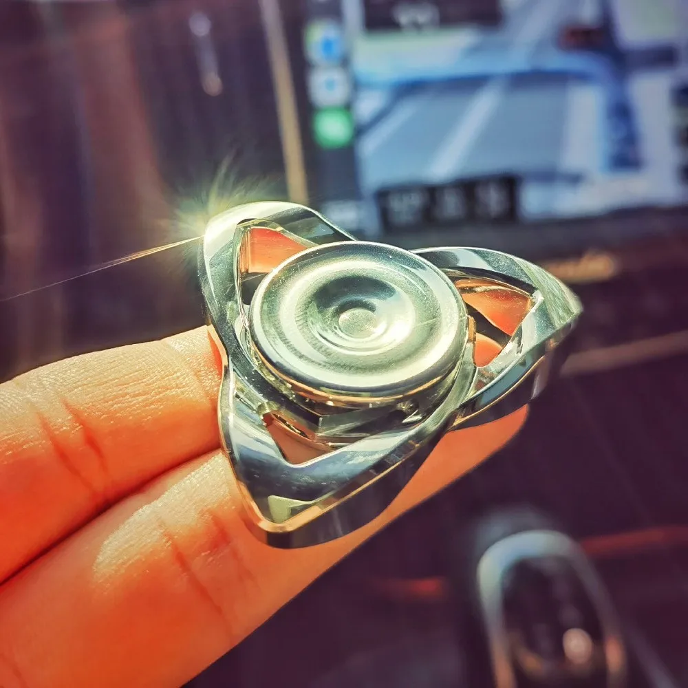 Helles Blut EDC String Sin Fidget Spinner Zappelspielzeug für Erwachsene Dreiblattiger Fidget Spinner Handhabung Gefühl Gyro Fidgeting Spinner